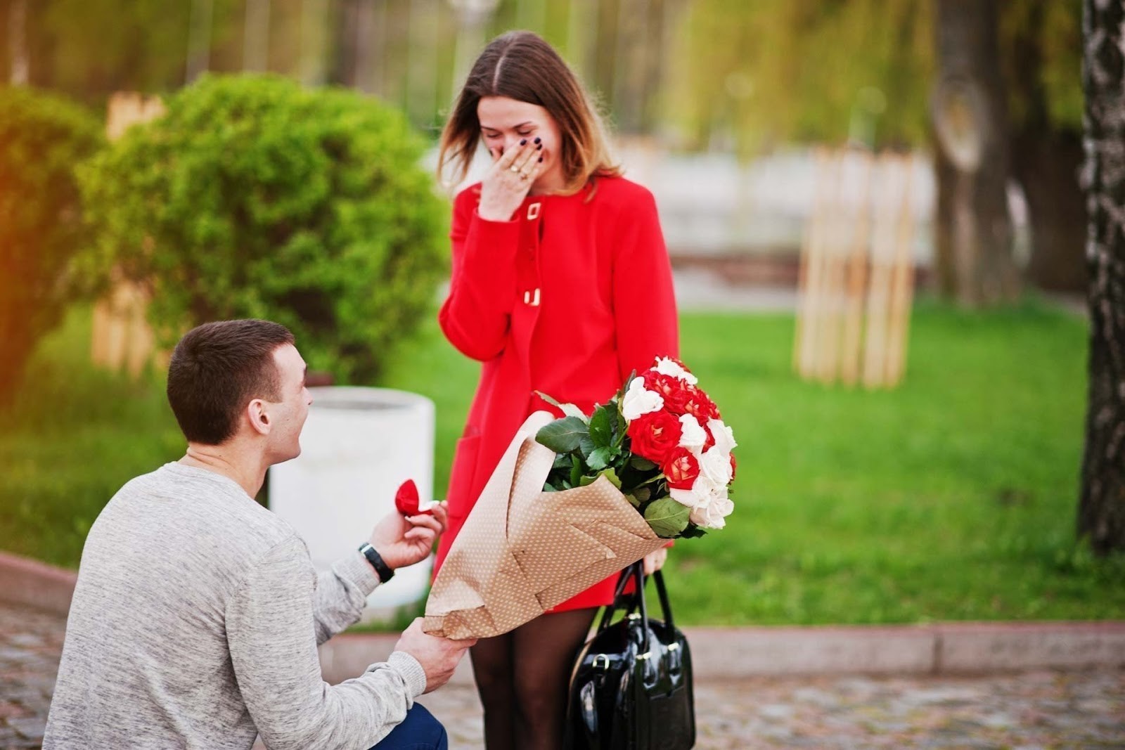 6 ways to give an engagement ring to a girl and what to say