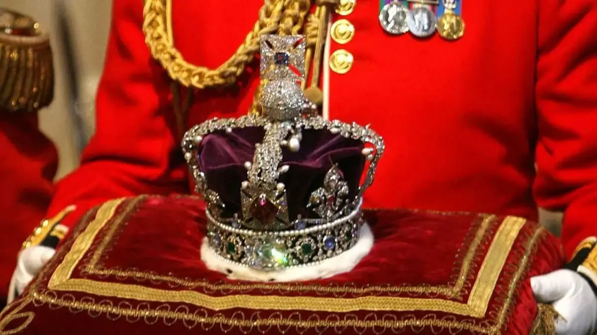 The Kohinoor Diamond. The bloody history of the cursed diamond