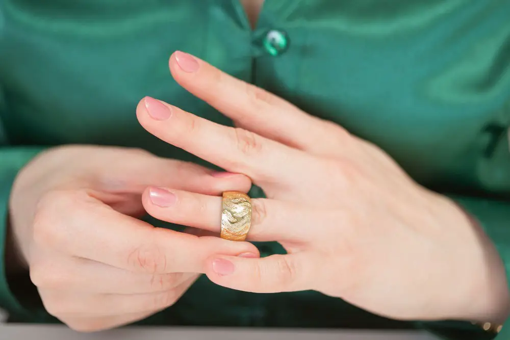 Why you can't wear someone else's wedding ring